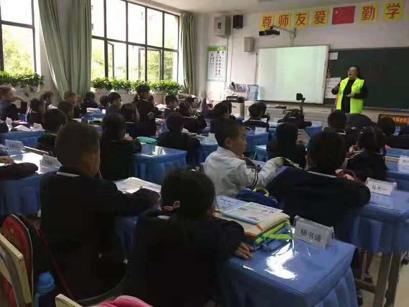 鋒格練字走進(jìn)書林一小1